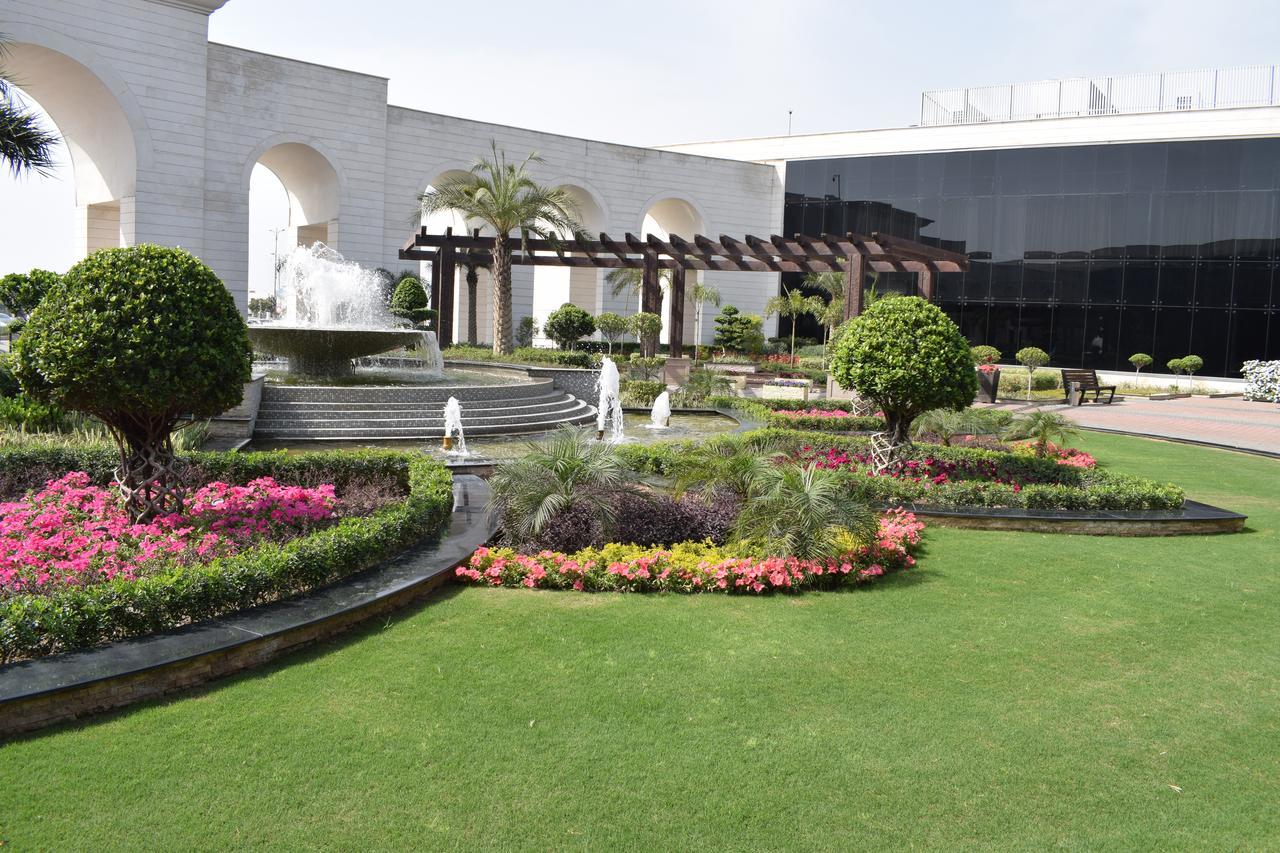 Defence Raya Golf & Country Club Hotel Lahore Exterior photo